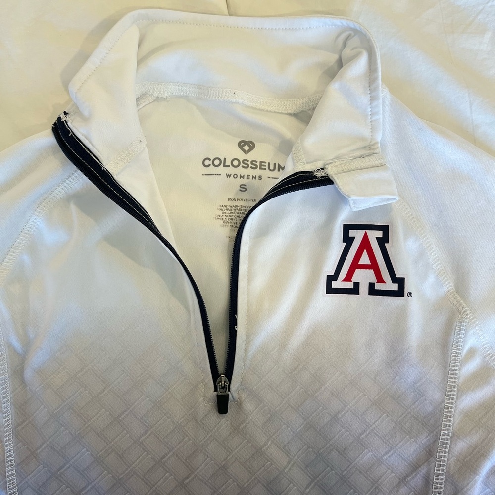 Colosseum Gradient White and Black Pullover - Picture 2 of 4